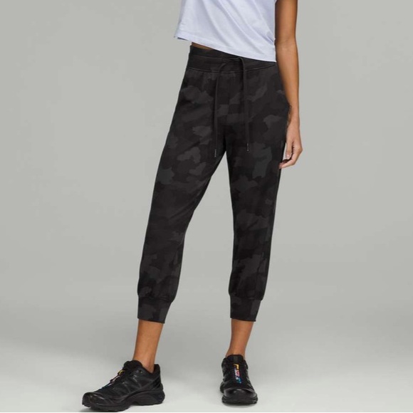 Lululemon Ready to Rulu High-Rise Crop Jogger
Heritage 365 Camo Deep Coal pants - Picture 3 of 4